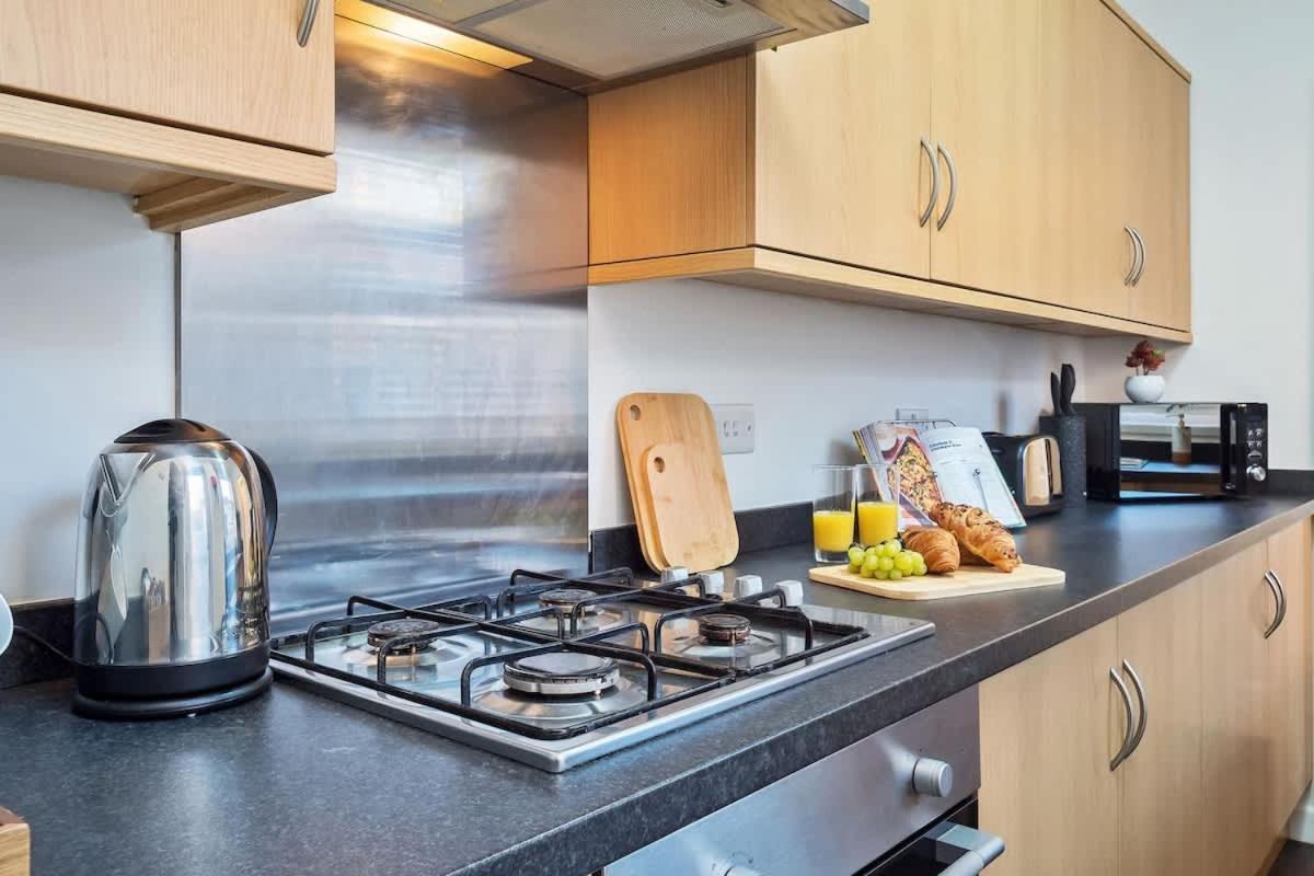 Nursery House By Truestays - 3 Bedroom House In Stoke-On-Trent מראה חיצוני תמונה