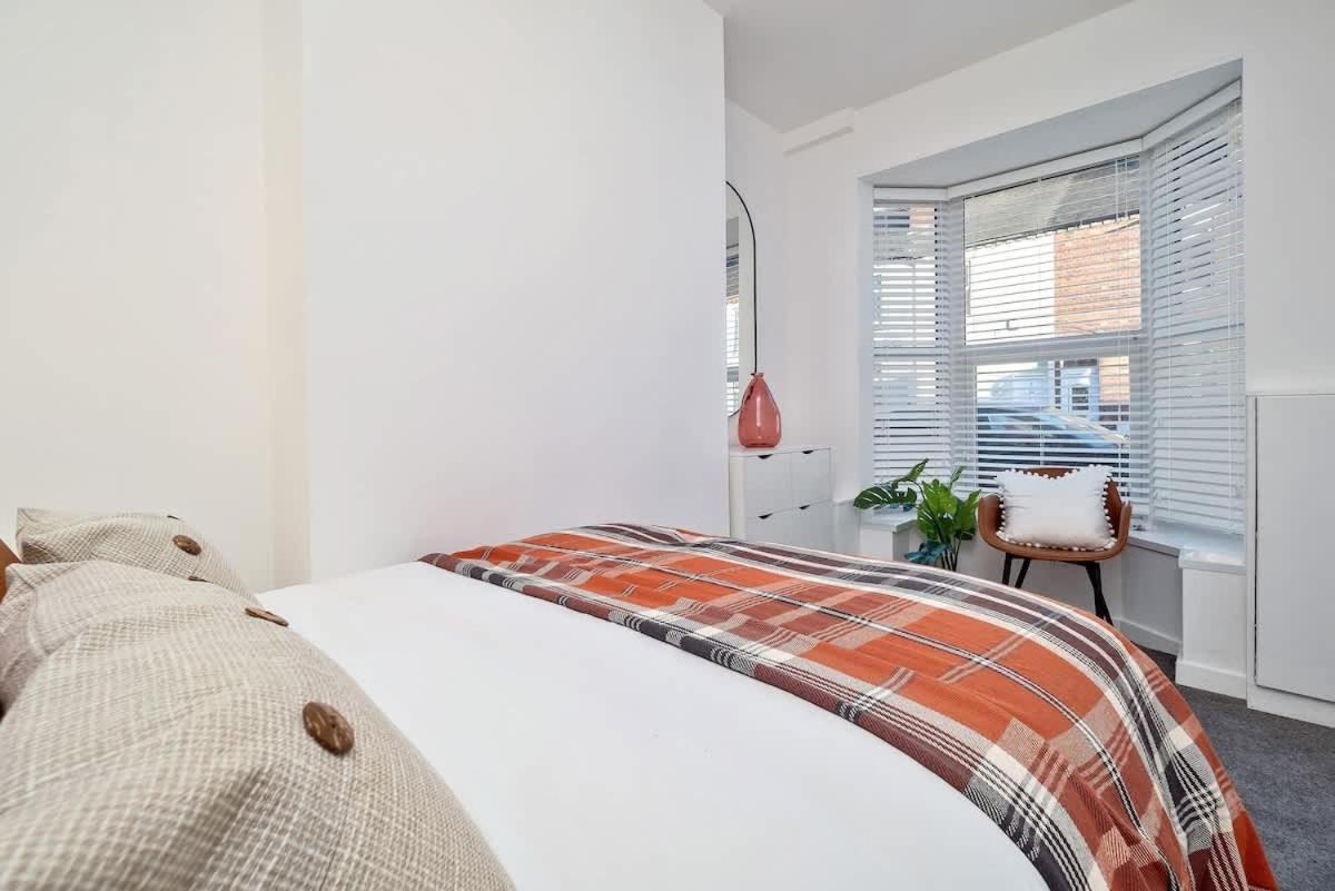 Nursery House By Truestays - 3 Bedroom House In Stoke-On-Trent מראה חיצוני תמונה