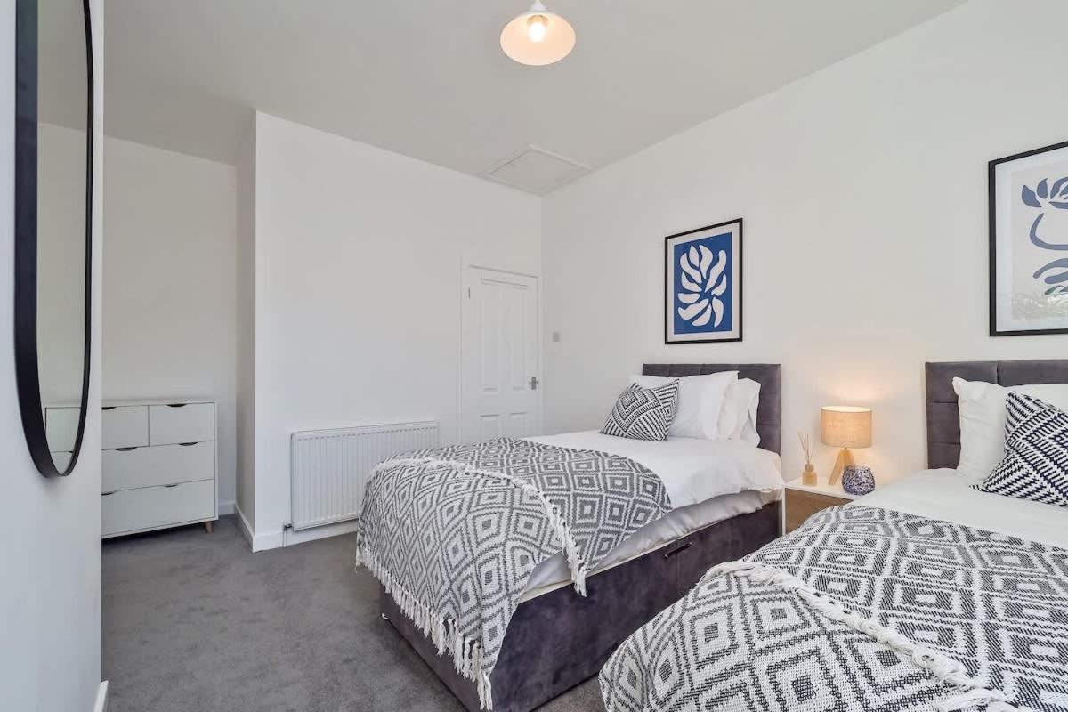 Nursery House By Truestays - 3 Bedroom House In Stoke-On-Trent מראה חיצוני תמונה