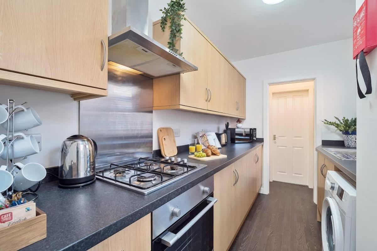 Nursery House By Truestays - 3 Bedroom House In Stoke-On-Trent מראה חיצוני תמונה